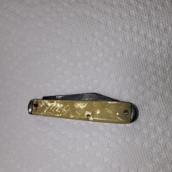 VINTAGE CAMCO YELLOW MOTHER OF PEARL POCKET PEN KNIFE 2" blade - Picture 1 of 3